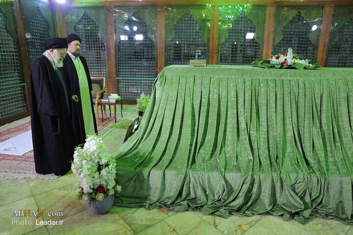 حضور رهبر معظم انقلاب در مرقد بنیانگذار جمهوری اسلامی ایران