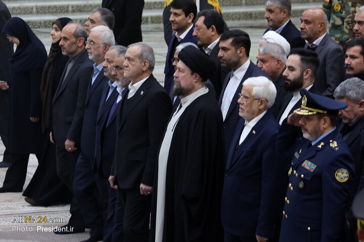 Photos: Iran President cabinet renews allegiance to Imam Khomeini