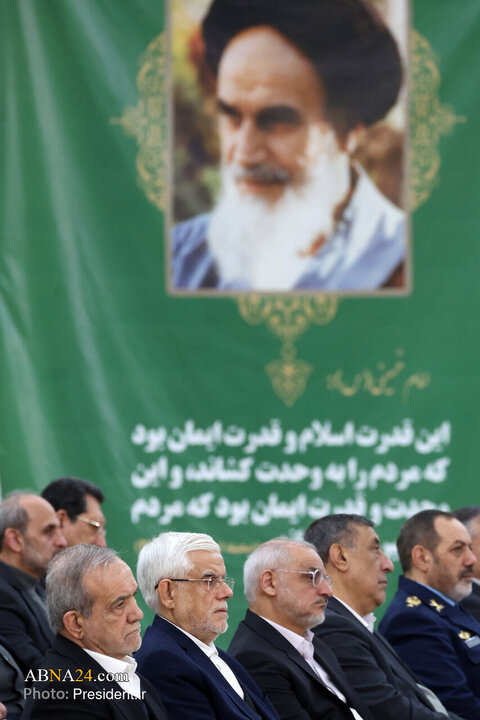 Photos: Iran President cabinet renews allegiance to Imam Khomeini
