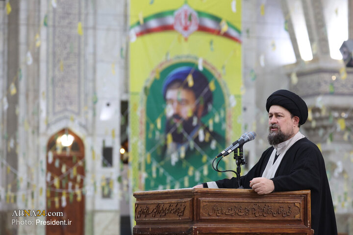 Photos: Iran President cabinet renews allegiance to Imam Khomeini