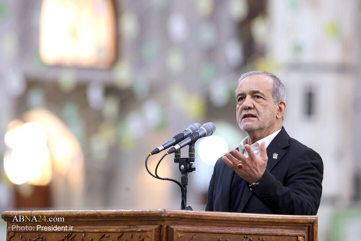 Photos: Iran President cabinet renews allegiance to Imam Khomeini