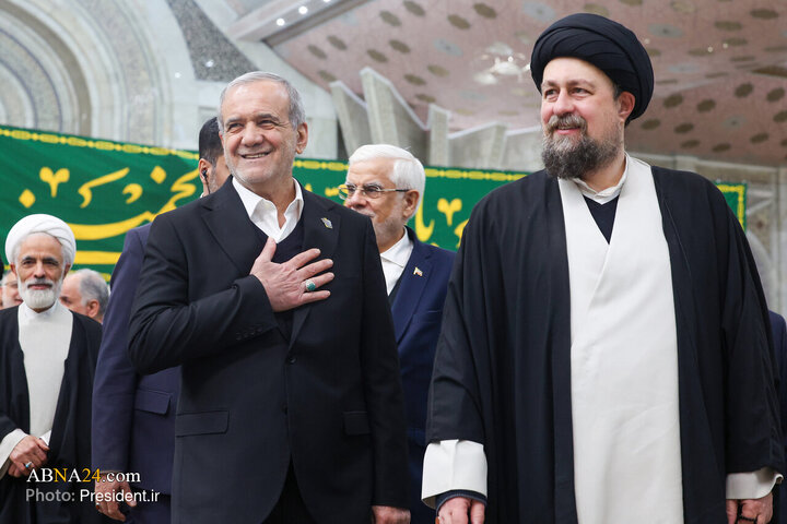Photos: Iran President cabinet renews allegiance to Imam Khomeini