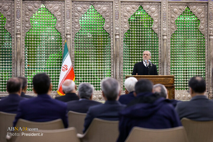 Photos: Iran President cabinet renews allegiance to Imam Khomeini