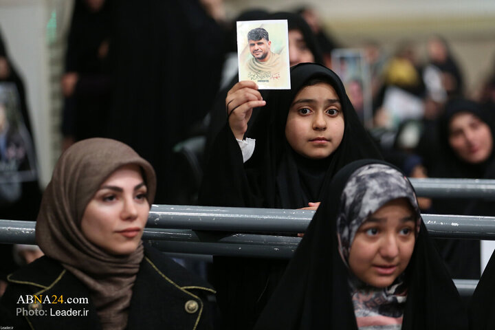 دیدار هزاران نفر از اقشار مختلف مردم با رهبر انقلاب