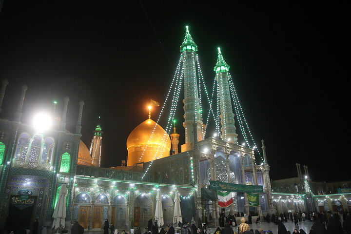 حرم حضرت معصومه (س)در شب میلاد امام زمان(عج) چراغان شد