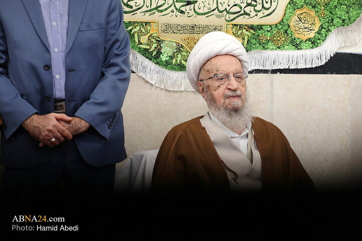 مراسم عمامه‌گذاری جمعی از طلاب در سالروز نیمه شعبان
