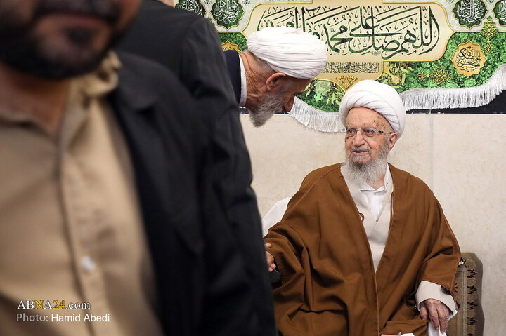 مراسم عمامه‌گذاری جمعی از طلاب در سالروز نیمه شعبان