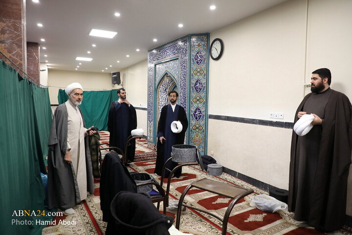 مراسم عمامه‌گذاری جمعی از طلاب در سالروز نیمه شعبان