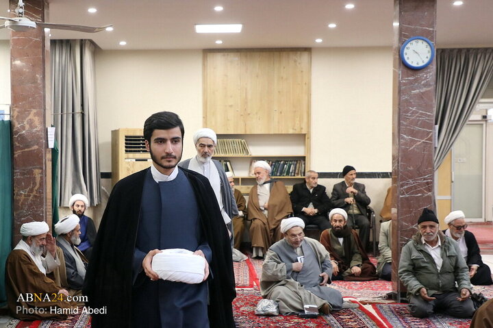 مراسم عمامه‌گذاری جمعی از طلاب در سالروز نیمه شعبان