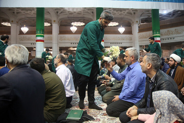 دستانی که از خدا فقط فرج امام زمان(عج) را طلب کردند