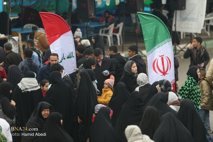 پیاده روی زائران در روز نیمه‌شعبان به سمت مسجد جمکران