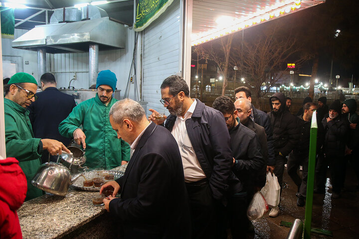 پذیرایی مواکب از زائران فاطمی در شام میلاد امام زمان(عج)