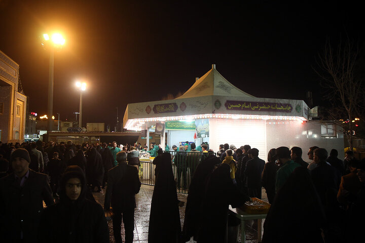 پذیرایی مواکب از زائران فاطمی در شام میلاد امام زمان(عج)