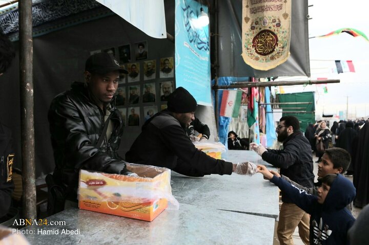 Photos: Pilgrims Walk Toward Jamkaran Mosque on Mid‑Sha’ban