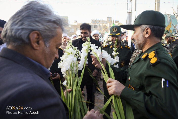 مراسم گرامیداشت آغاز جشن‌های چهل و هفتمین سالگرد پیروزی انقلاب اسلامی ایران (دهه فجر)، یکشنبه ( ۱۲ بهمن ۱۴۰۴) با حضور نیروهای مسلح استان قم در بیت تاریخی حضرت امام خمینی (ره) برگزار شد.