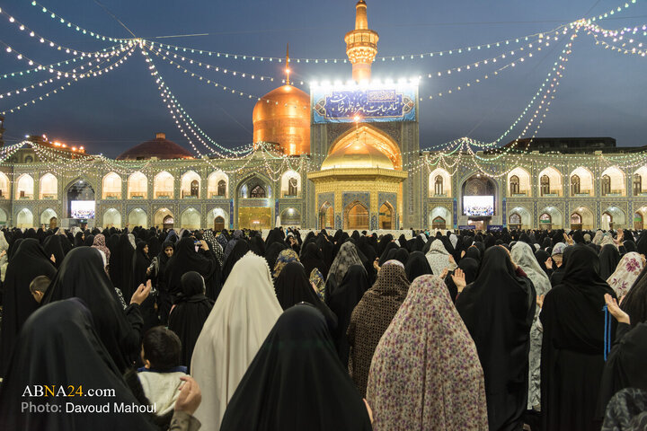 در آستانه نیمه شعبان؛ سالروز میلاد پربرکت امام زمان(عج)، سه‌شنبه (۱۴ بهمن ۱۴۰۴) خیابان‌های مشهد و حرم مطهر رضوی مهیای میزبانی از زائران و مجاورانی است که برای حضور در جشن‌های این عید فرخنده به بارگاه نور و نعمت حضرت رضا(ع) مشرف می‌شوند.