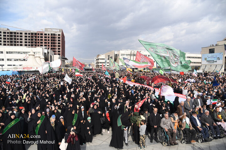 اجتماع عظیم منتظران ظهور هم‌زمان با سالروز ولادت باسعادت حضرت قائم آل محمد(عج) چهارشنبه (۱۵ بهمن ۱۴۰۴) در میدان شهدای مشهد مقدس با حضور پرشور اقشار مختلف مردم برگزار شد.