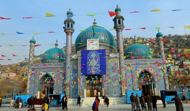 جشن نیمه شعبان در زیارت سخی کابل؛ همبستگی و شور دینی مردم در ولادت حضرت مهدی(عج)