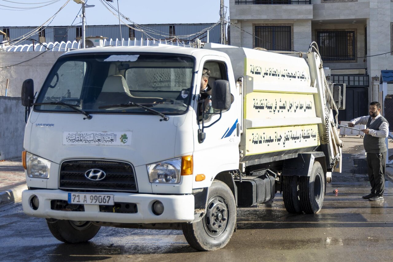 Implementation of a cleaning campaign around Maqam of Imam Al-Mahdi in Karbala (+Photos)
