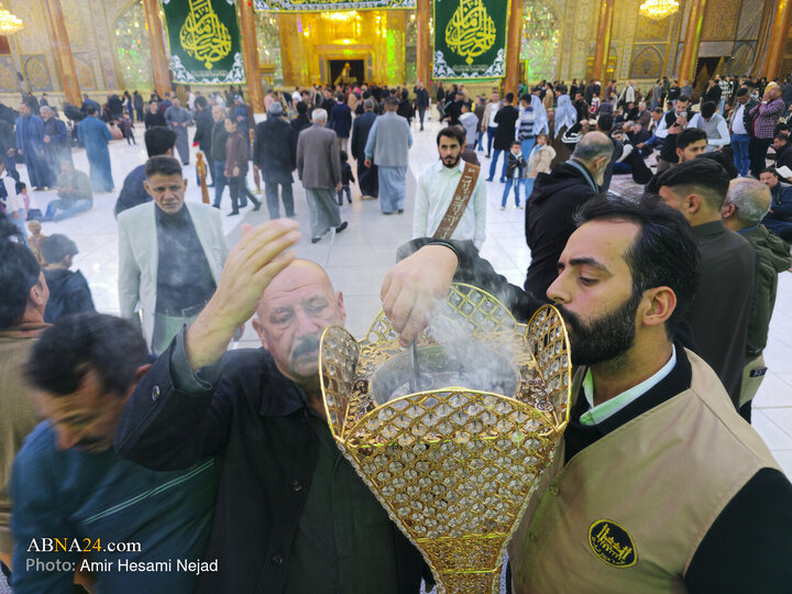 حرم مطهر امامین کاظمین(ع) در سالروز میلاد امام زمان عجل الله تعالی فرجه الشریف و اعیاد شعبان میزبان خیل زائرانی بود که برای عرض ارادت و تبریک به این بارگاه منور مشرف شده بودند.