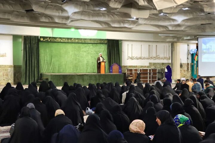 تجلیل از ۵۰۰ خادمیار مراسم نیمه‌شعبان در حرم مطهر بانوی کرامت