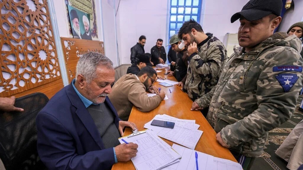 Thousands in Iraq Volunteer to Defend Iran Amid Rising US Tensions