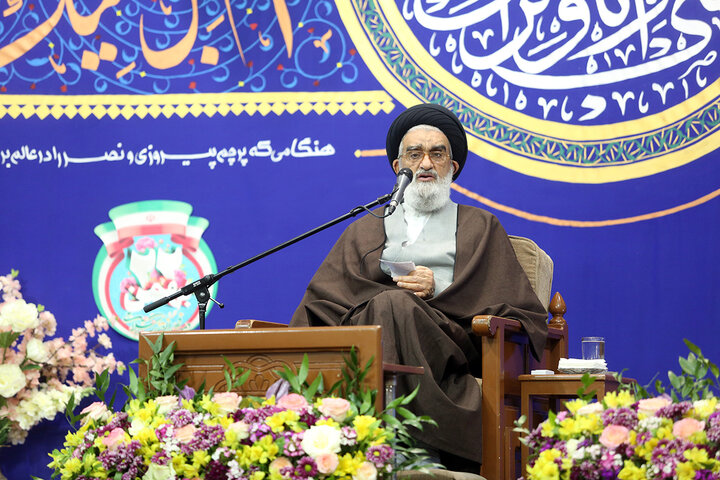 گرامیداشت سالگرد یوم الله ۲۲بهمن در حرم مطهر بانوی کرامت