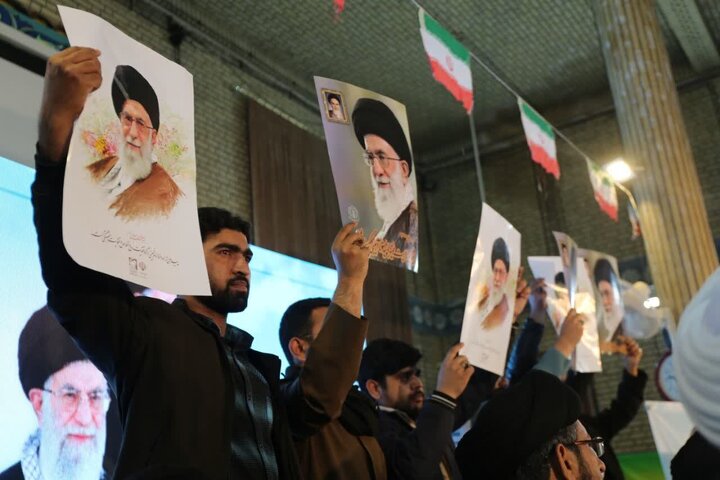 QOm
