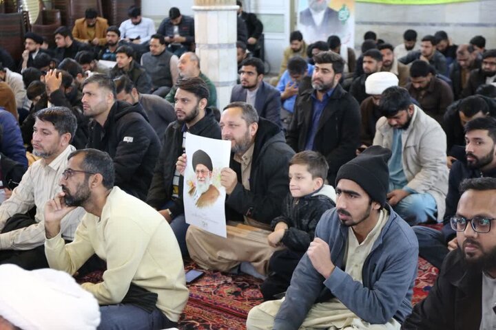 QOm