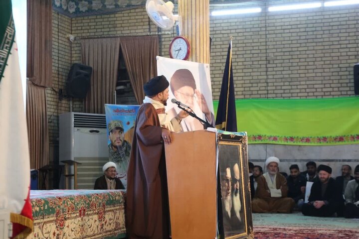 QOm