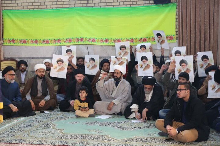 QOm