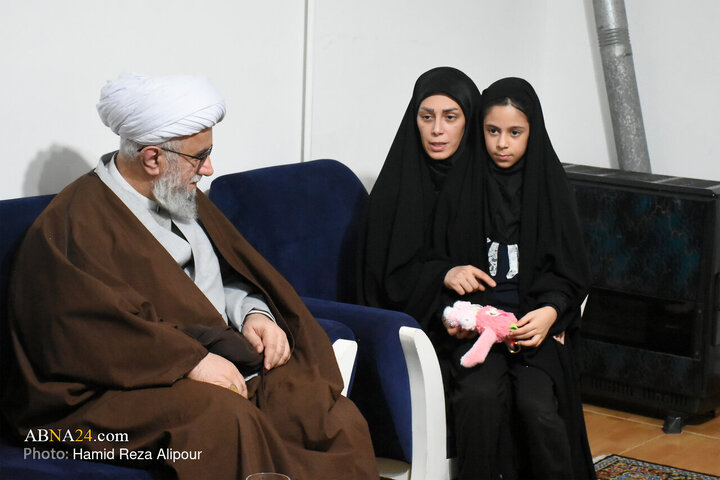 دیدار آیت الله رمضانی با خانواده شهید سلیمانی پیشه شهید مدافع امنیت گیلان