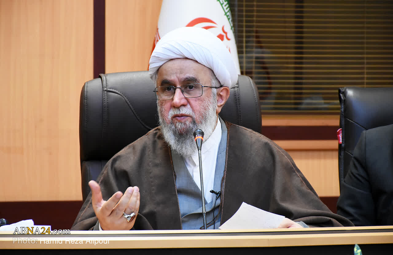 آیت‌الله رمضانی: مداحان در خط مقدم تقویت معنویت اجتماعی قرار دارند
