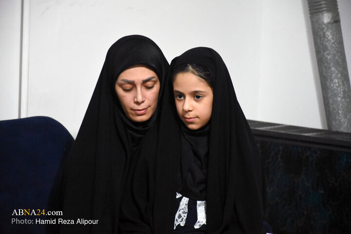 Photos: Ayatollah Ramezani Meets with Family of Gilan’s Martyred Security Defender