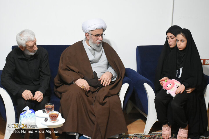 Photos: Ayatollah Ramezani Meets with Family of Gilan’s Martyred Security Defender