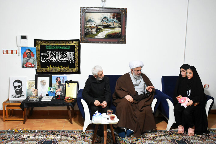 Photos: Ayatollah Ramezani Meets with Family of Gilan’s Martyred Security Defender