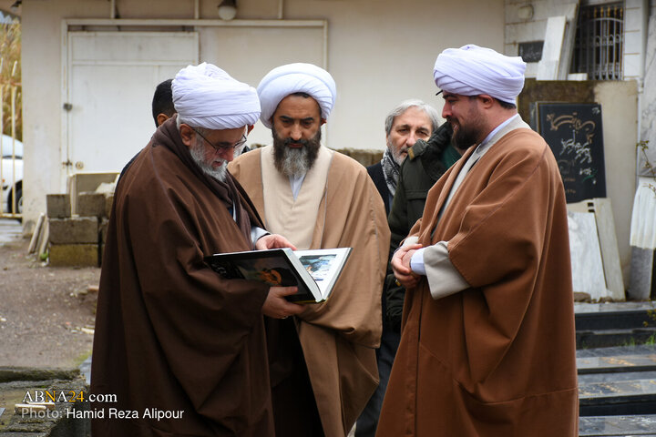 Photos: Ayatollah Ramazani Visits Imam Reza Mosque, Martyrs’ Cemetery in Rudsar