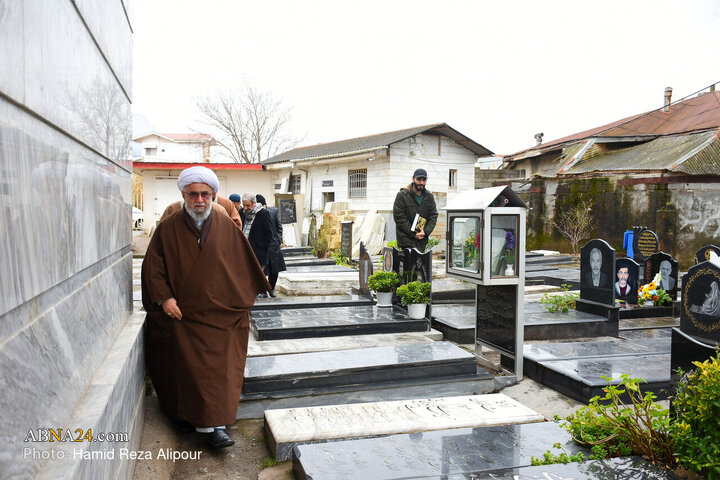 Photos: Ayatollah Ramazani Visits Imam Reza Mosque, Martyrs’ Cemetery in Rudsar