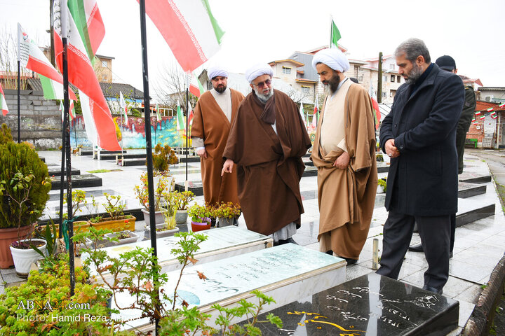 Photos: Ayatollah Ramazani Visits Imam Reza Mosque, Martyrs’ Cemetery in Rudsar
