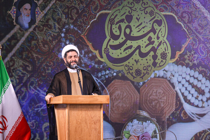 Photos: Mass wedding of 1,500 university couples held at Imam Reza Holy Shrine