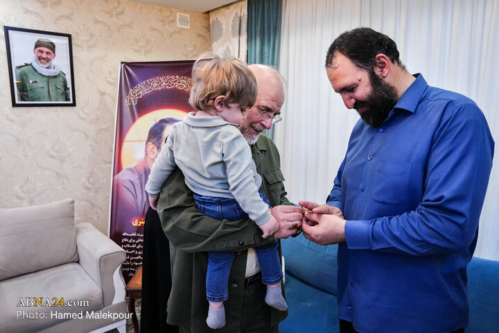 حضور دکتر قالیباف در منزل شهید فرج‌الله شوشتری