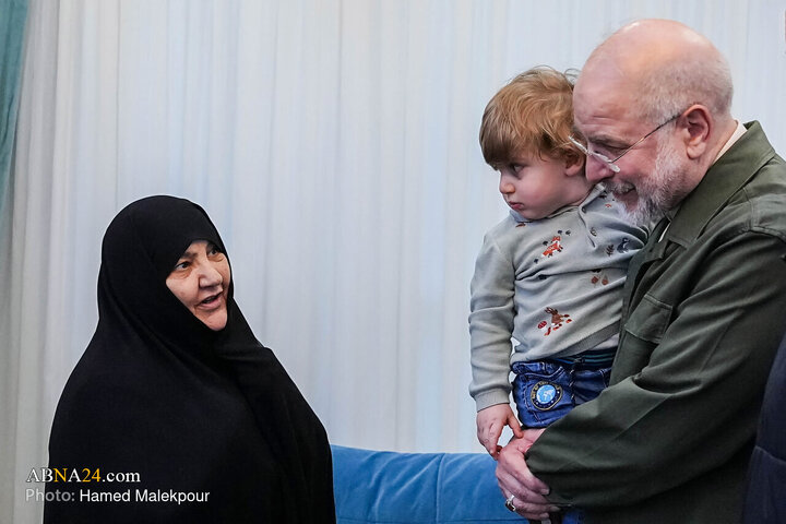 Photos: Dr. Ghalibaf meets family of Martyr Farajollah Shushtari