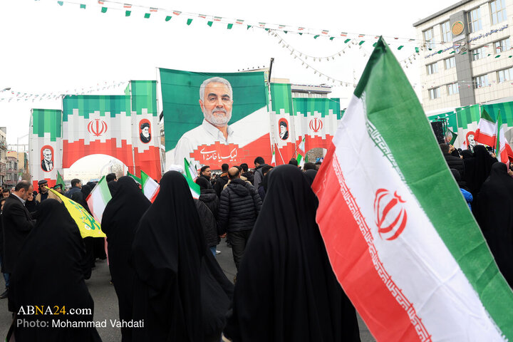 راهپیمایی چهل و هفتمین سالروز پیروزی انقلاب اسلامی، چهارشنبه (۲۲ بهمن ۱۴۰۴) همزمان در تهران و سراسر کشور با حضور اقشار مختلف مردم آغاز شد.