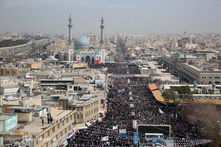 راهپیمایی چهل و هفتمین سالروز پیروزی انقلاب اسلامی، چهارشنبه (۲۲ بهمن ۱۴۰۴) همزمان در قم و سراسر کشور با حضور اقشار مختلف مردم آغاز شد.