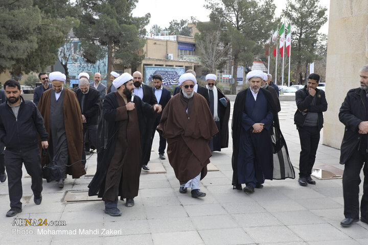 همزمان با ایام مبارک دهه فجر، آیت‌الله رضا رمضانی، دبیرکل مجمع جهانی اهل‌بیت(ع) به همراه جمعی از مدیران این مجمع، با حضور در گلزار شهدای بهشت زهرا(س) به مقام شامخ شهدای انقلاب و جنگ تحمیلی و شهدای جنگ ۱۲ روزه ادای احترام کردند.