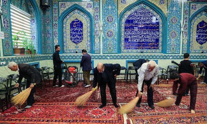 غبارروبی و عطرافشانی مساجد استان فارس در آستانه ماه مهمانی خدا
