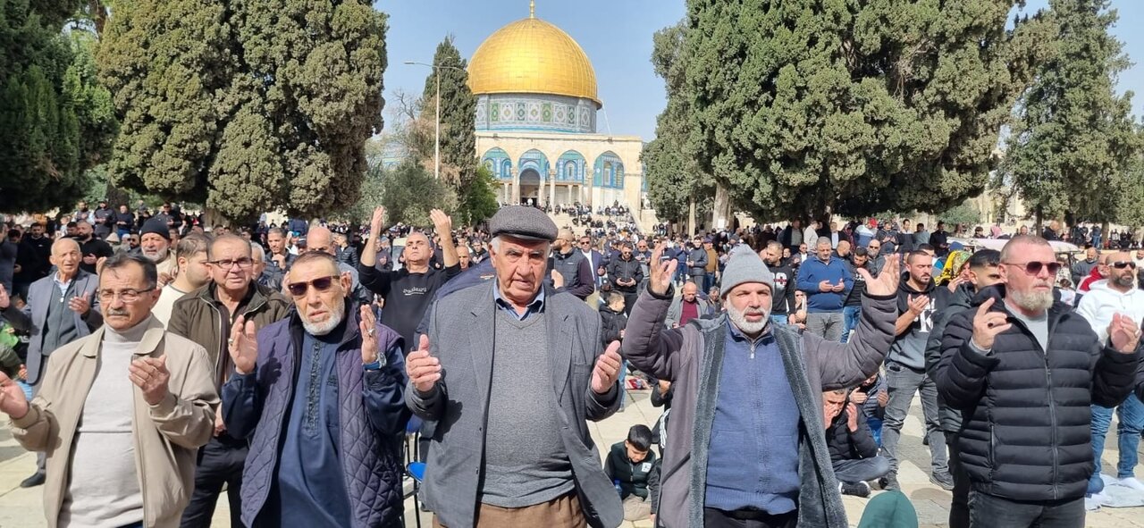 Tens of Thousands Pray at Al‑Aqsa Despite Harsh Israeli Restrictions