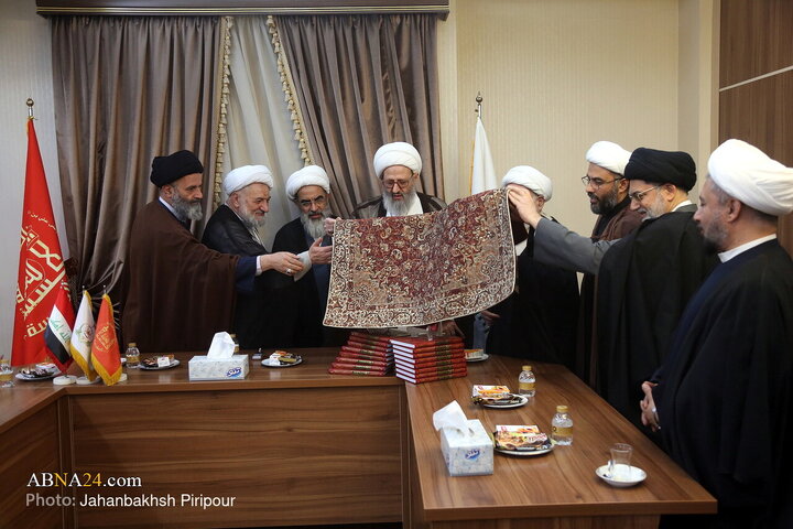 مراسم رونمایی از کتاب ارزشمند الشذرات الحسینیة تألیف آیت‌الله محمدجواد فاضل لنکرانی، رئیس مرکز فقهی ائمه اطهار سه‌شنبه (۲۸ بهمن ۱۴۰۴) درموسسه وارث الانبیاء عتبه مقدسه حسینیه برگزار شد.