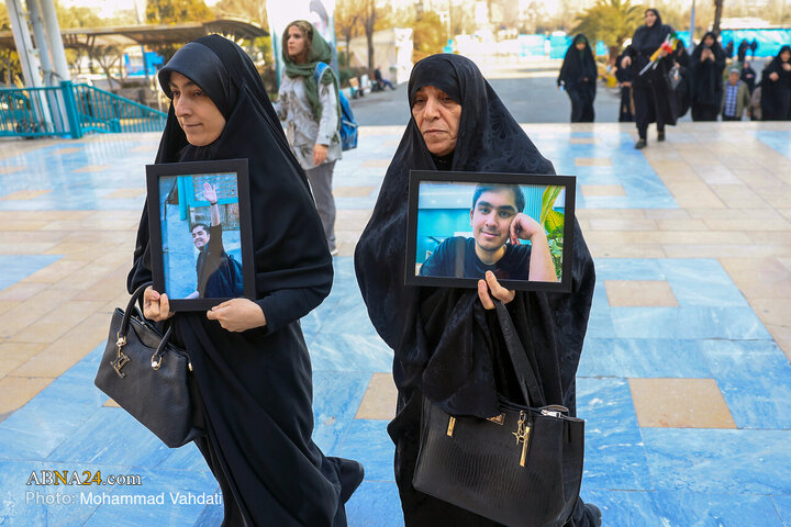 مراسم بزرگداشت چهلمین روز شهادت شهدای دی‌ماه، سه‌شنبه (۲۸ بهمن ۱۴۰۴) با حضور مسئولین و اقشار مختلف مردم در مصلی امام خمینی‌(ره) تهران برگزار شد.
