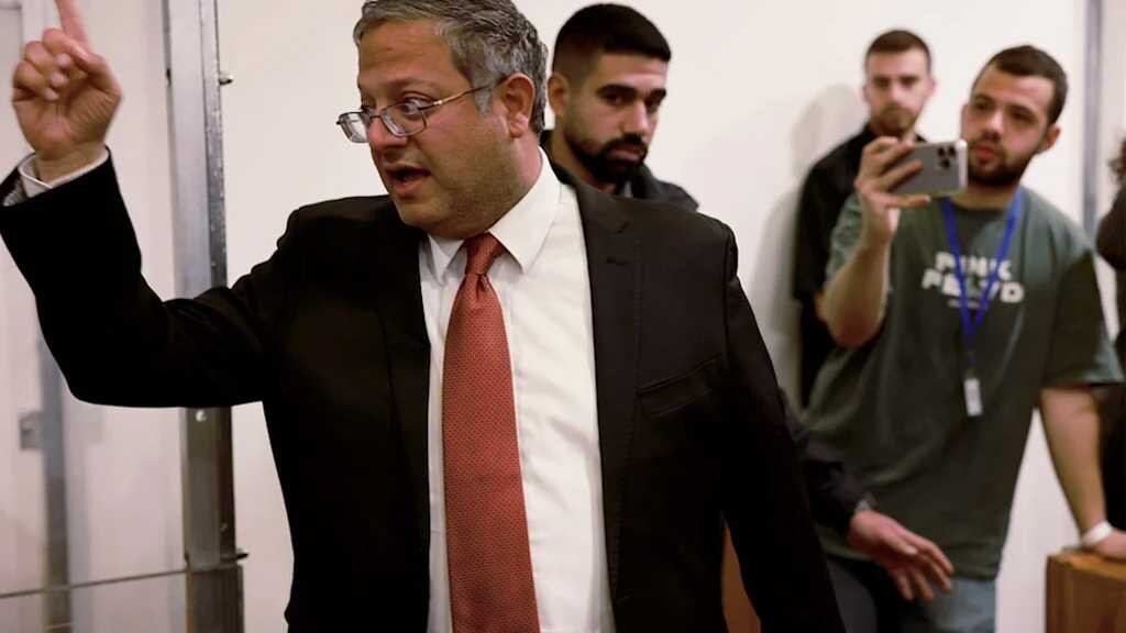 Israeli Terrorist Minister Ben-Gvir Accused of Abusing Palestinian Detainees in Ofer Prison